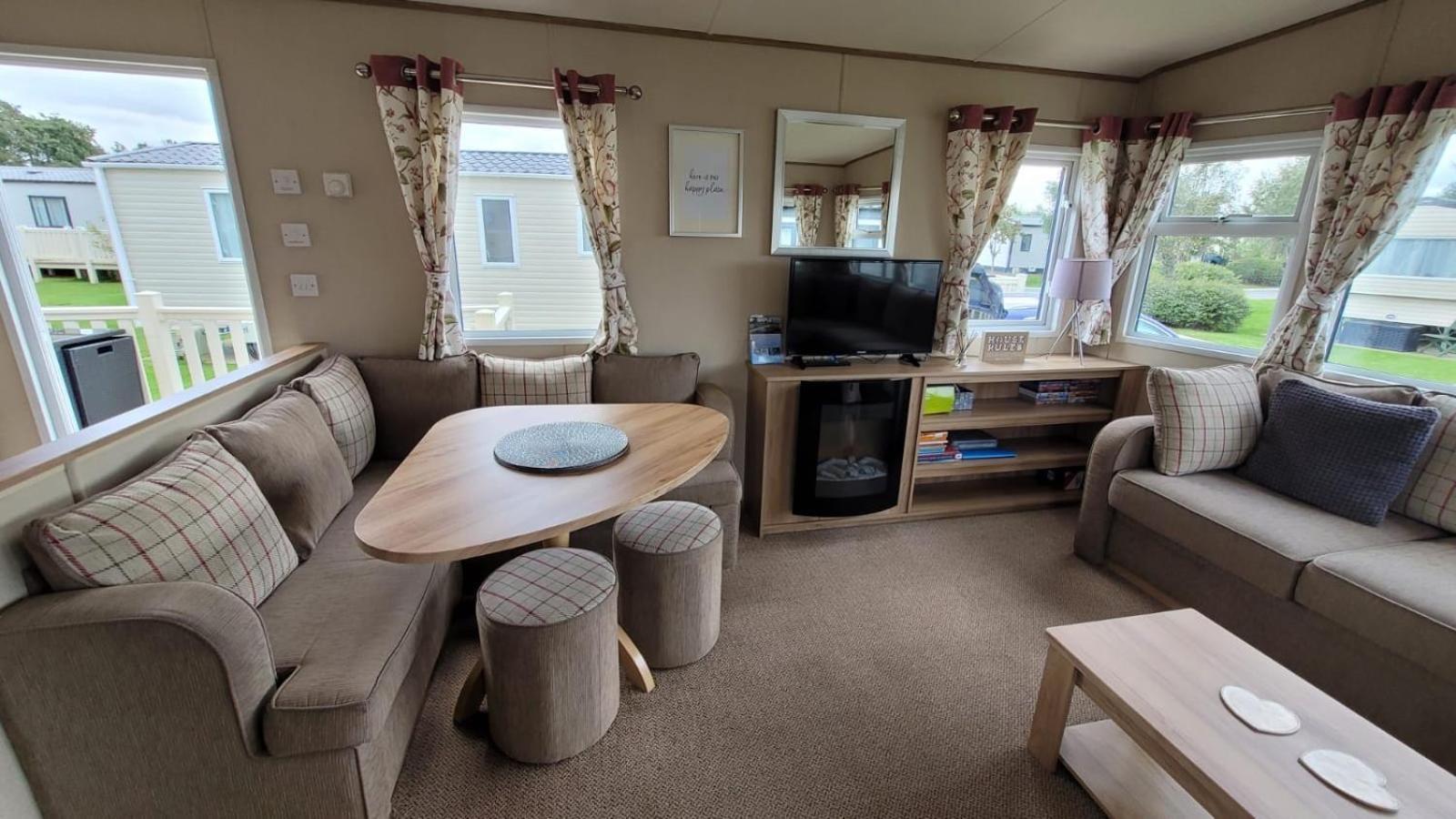 Tattershall Lakes Kingfisher Caravan 8 Berth With Hot Tub & Wifi Екстериор снимка