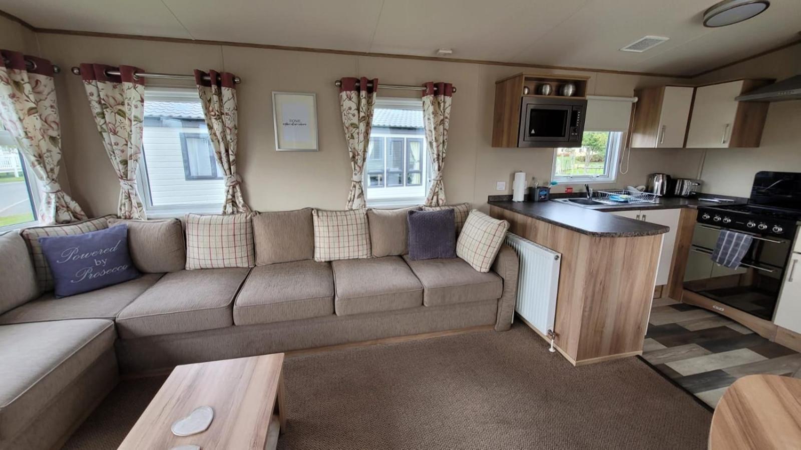 Tattershall Lakes Kingfisher Caravan 8 Berth With Hot Tub & Wifi Екстериор снимка