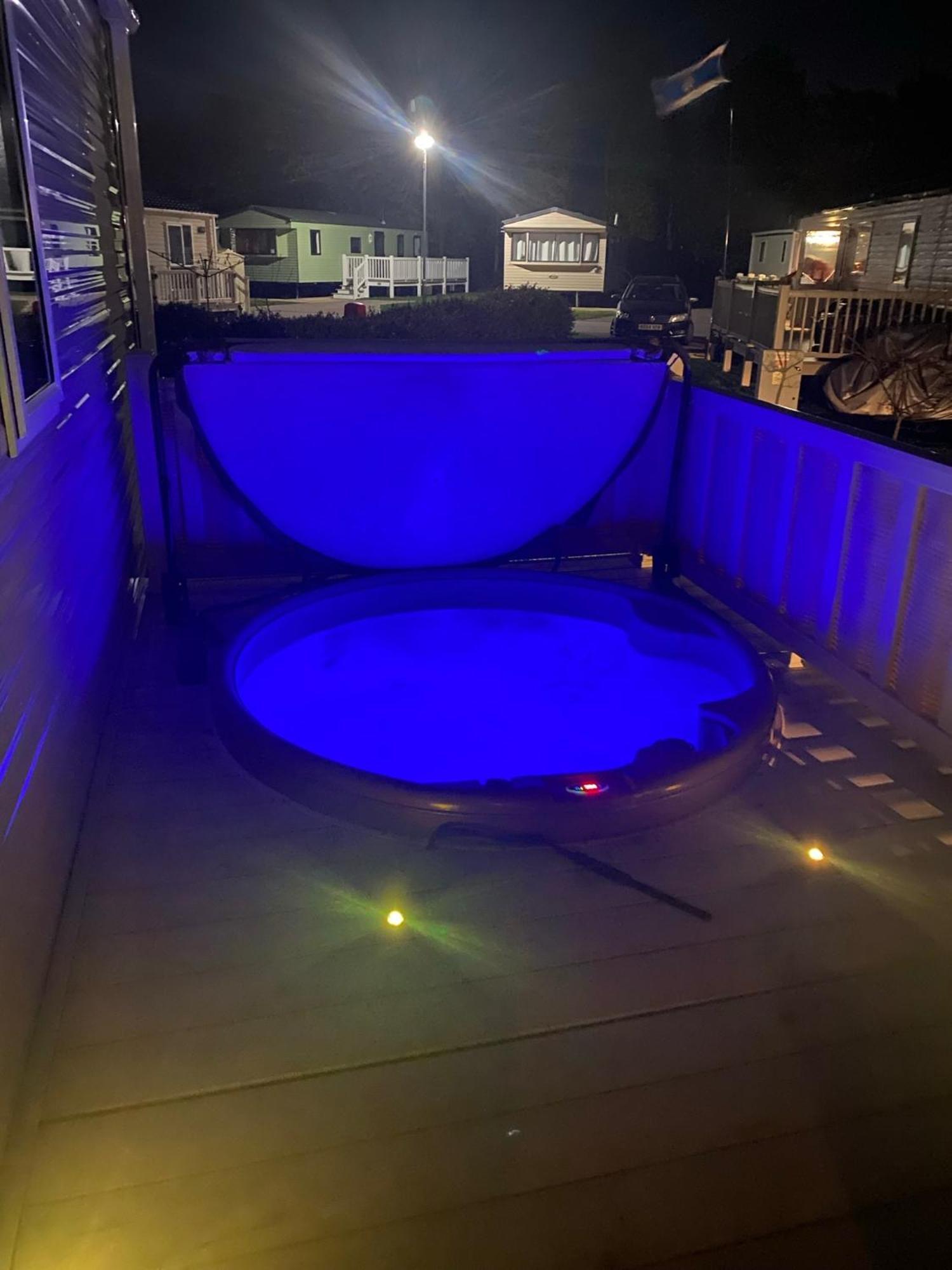 Tattershall Lakes Kingfisher Caravan 8 Berth With Hot Tub & Wifi Екстериор снимка
