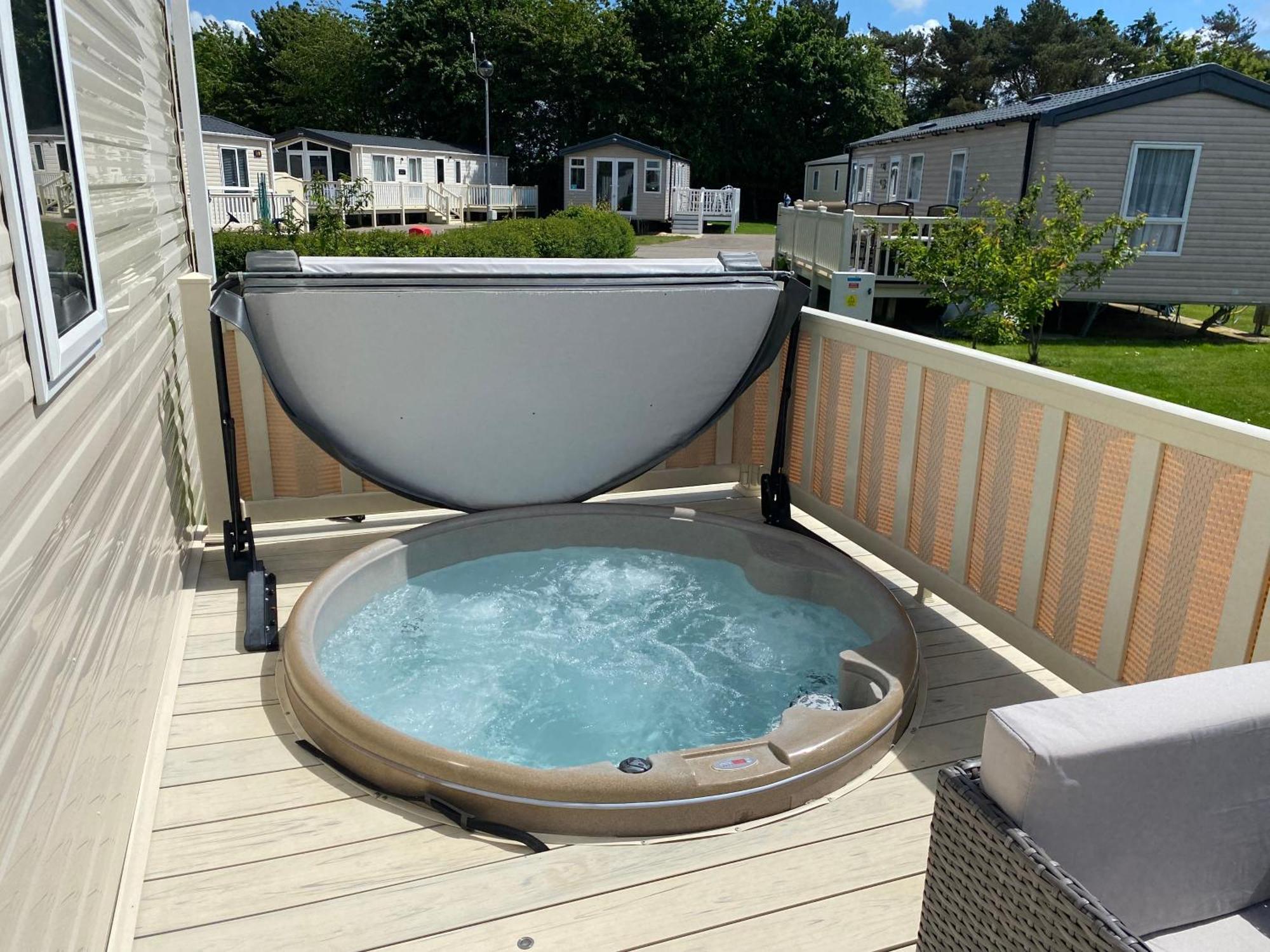 Tattershall Lakes Kingfisher Caravan 8 Berth With Hot Tub & Wifi Екстериор снимка